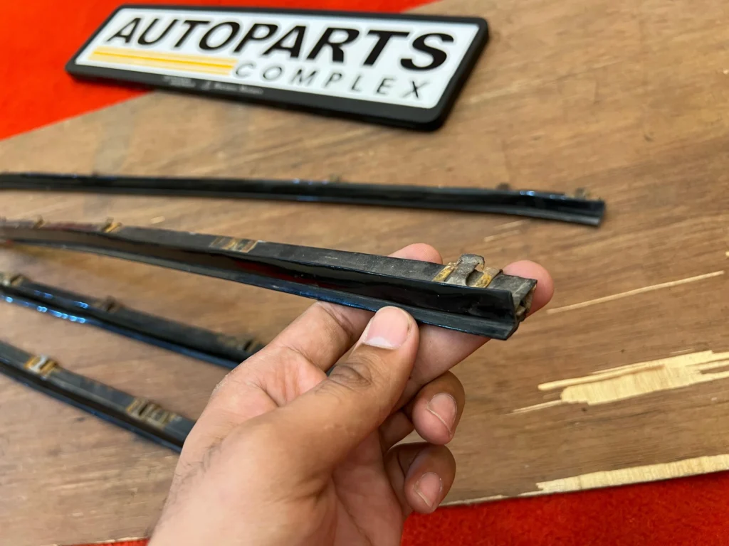 Corolla Ke70 Door weatherstrips for sedanwagon6