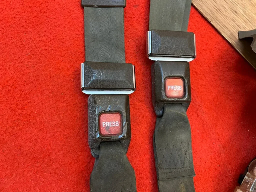 Corolla Ke70 Te72 4 door seat belts set in brown 4