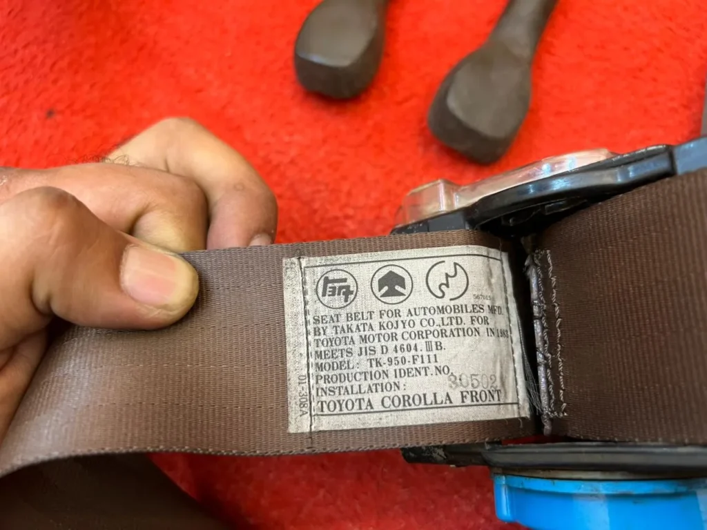 Corolla Ke70 Te72 4 door seat belts set in brown 6