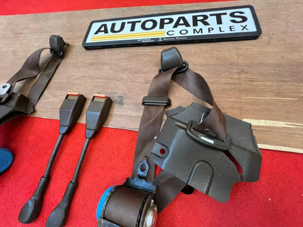 Corolla Ke70 Te72 4 door seat belts set in brown 8