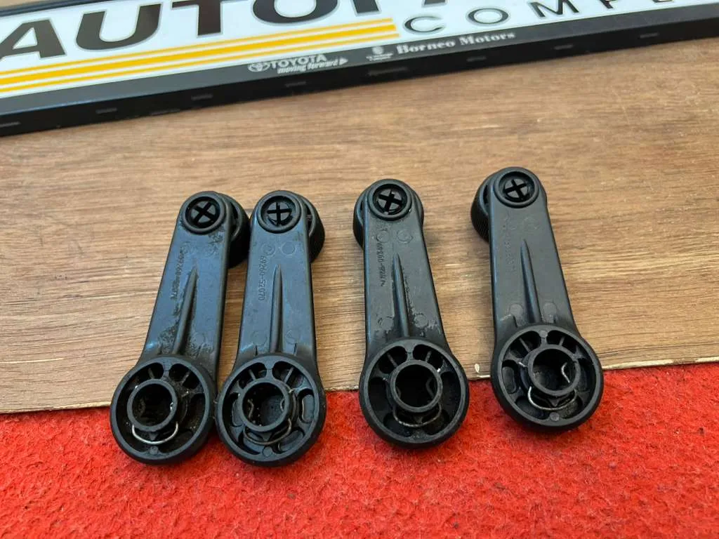 Corolla Ke70 Te72 OEM window winder handle in black2
