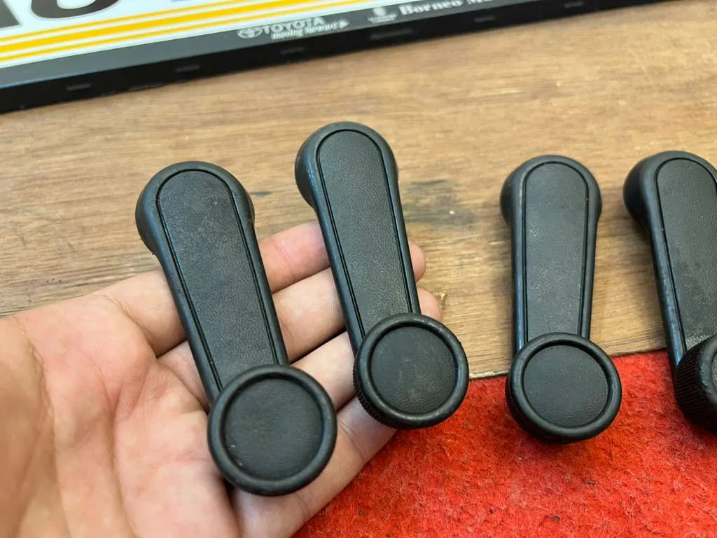 Corolla Ke70 Te72 OEM window winder handle in black3
