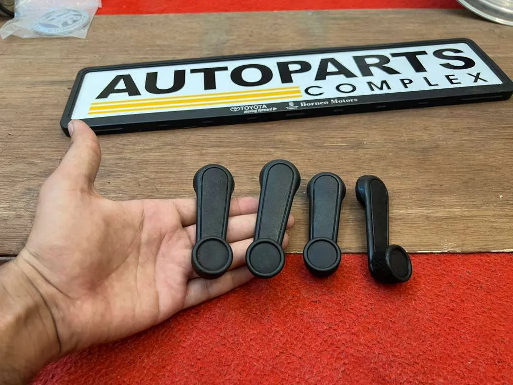 Corolla Ke70 Te72 OEM window winder handle in black4