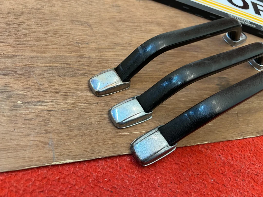 Corona 1965 - 1969 Rt40 roof grab handles2