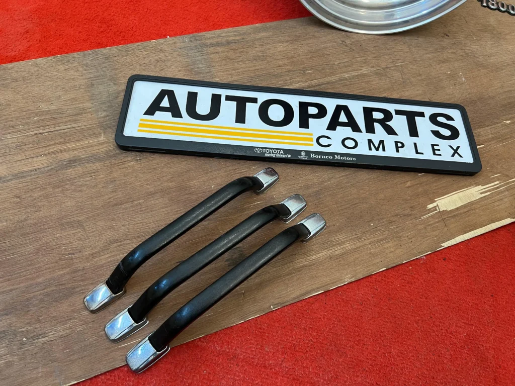 Corona 1965 - 1969 Rt40 roof grab handles6