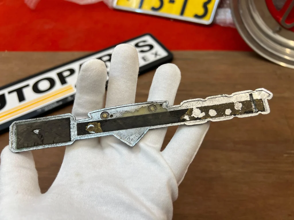 Datsun 810 1977 - 1981 1800SSS badge3