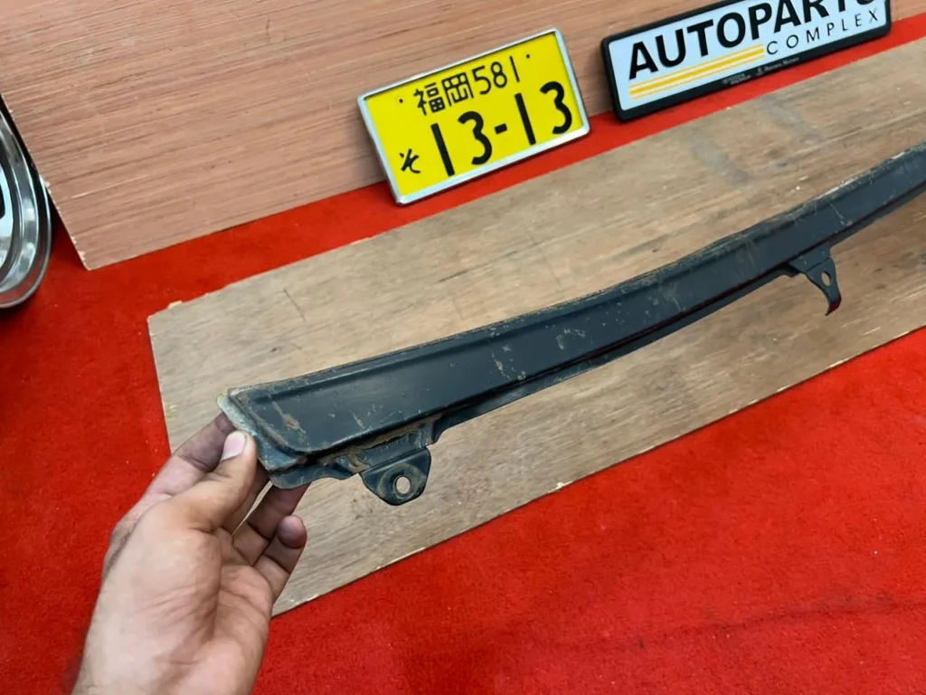 Hilux 1981 1982 1983 2WD front bumper filler lip2