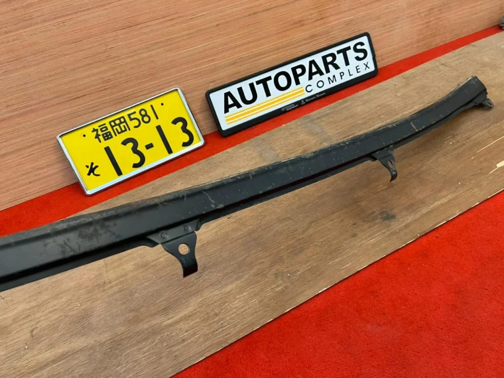Hilux 1981 1982 1983 2WD front bumper filler lip3