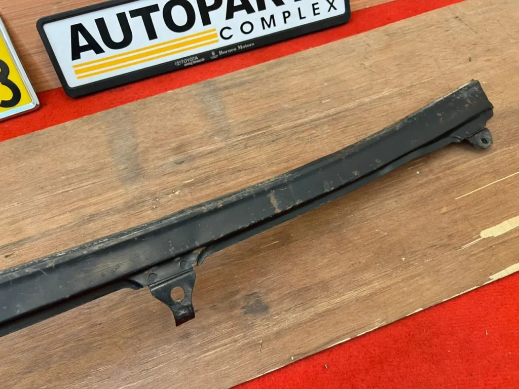 Hilux 1981 1982 1983 2WD front bumper filler lip4