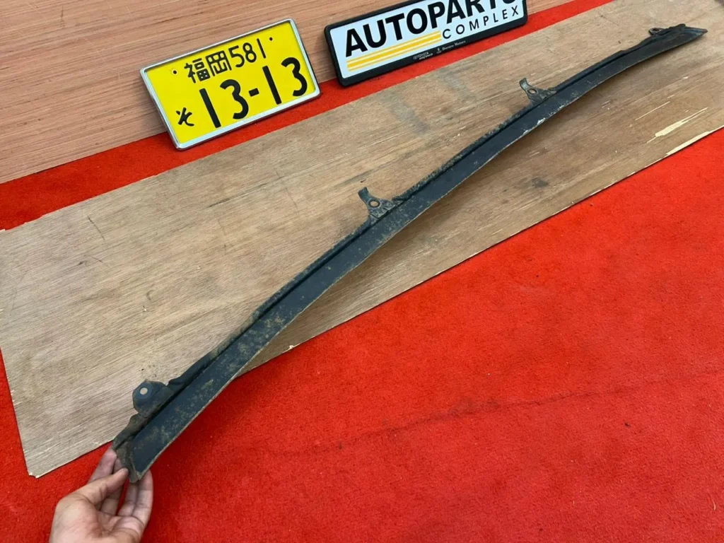 Hilux 1981 1982 1983 2WD front bumper filler lip5