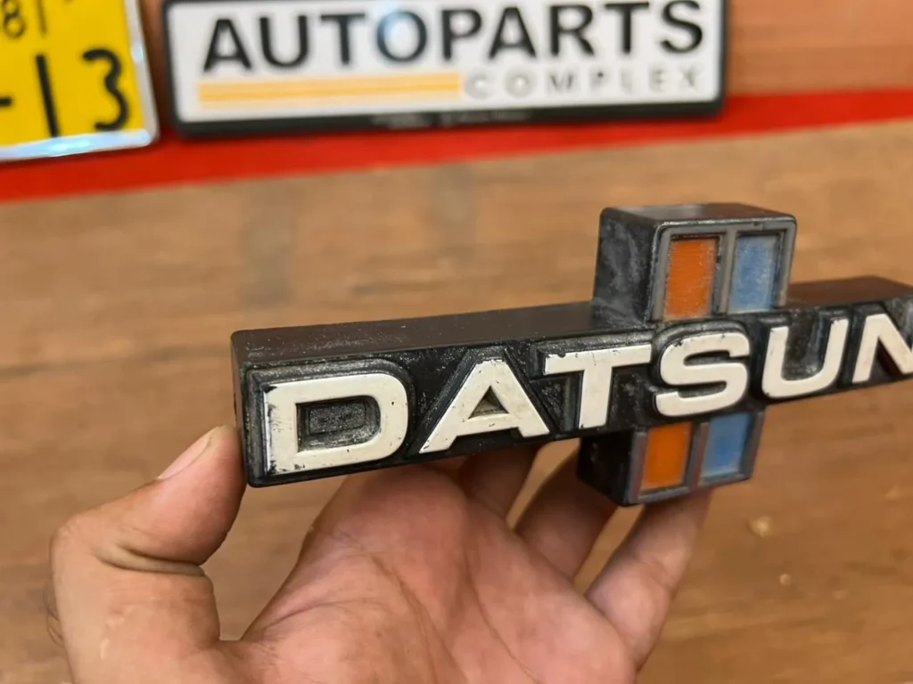 NISSAN DATSUN 720 TRUCK PICK UP FRONT GRILLE EMBLEM BADGE 1