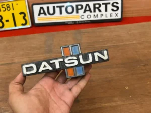 NISSAN DATSUN 720 TRUCK PICK UP FRONT GRILLE EMBLEM BADGE 2