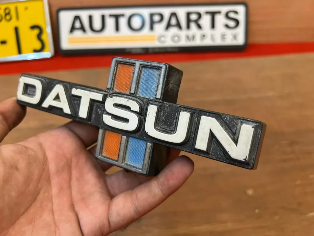 NISSAN DATSUN 720 TRUCK PICK UP FRONT GRILLE EMBLEM BADGE 4