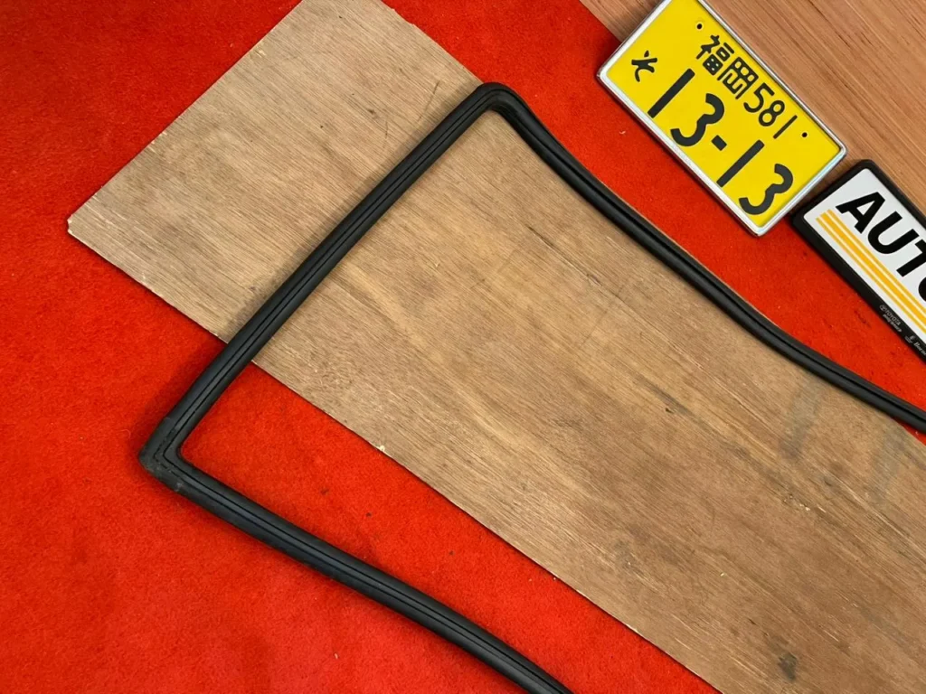 Starlet Kp60 kp61 front windshield rubber seal3