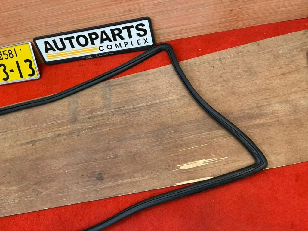 Starlet Kp60 kp61 front windshield rubber seal4