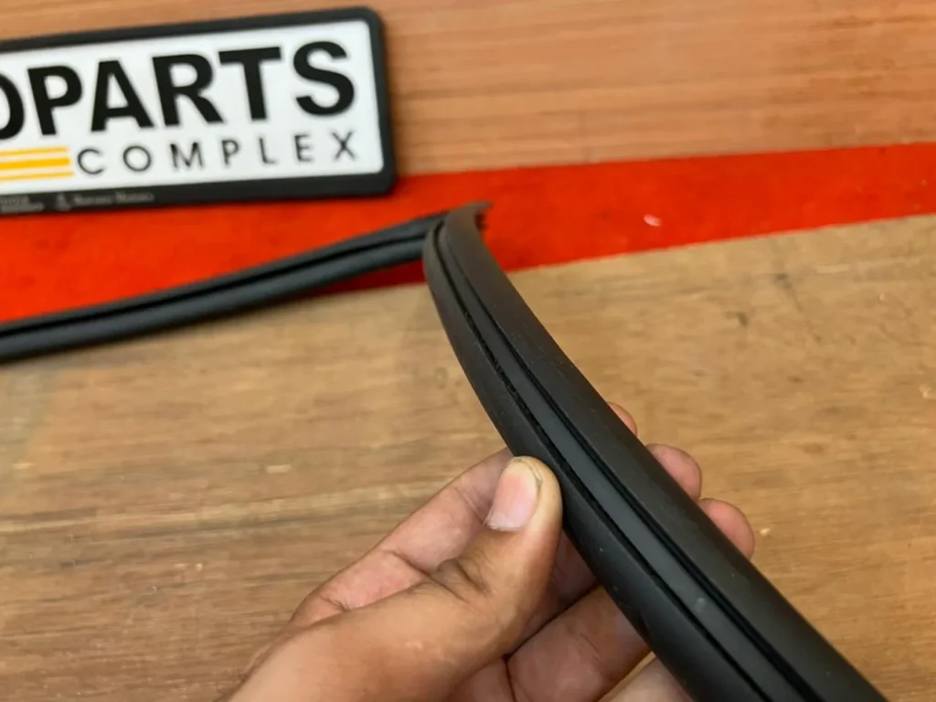 Starlet Kp60 kp61 front windshield rubber seal5