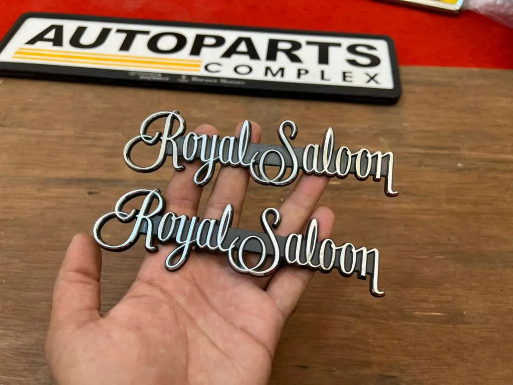 Toyota Crown 1983 - 1987 Royal Saloon emblem badge1