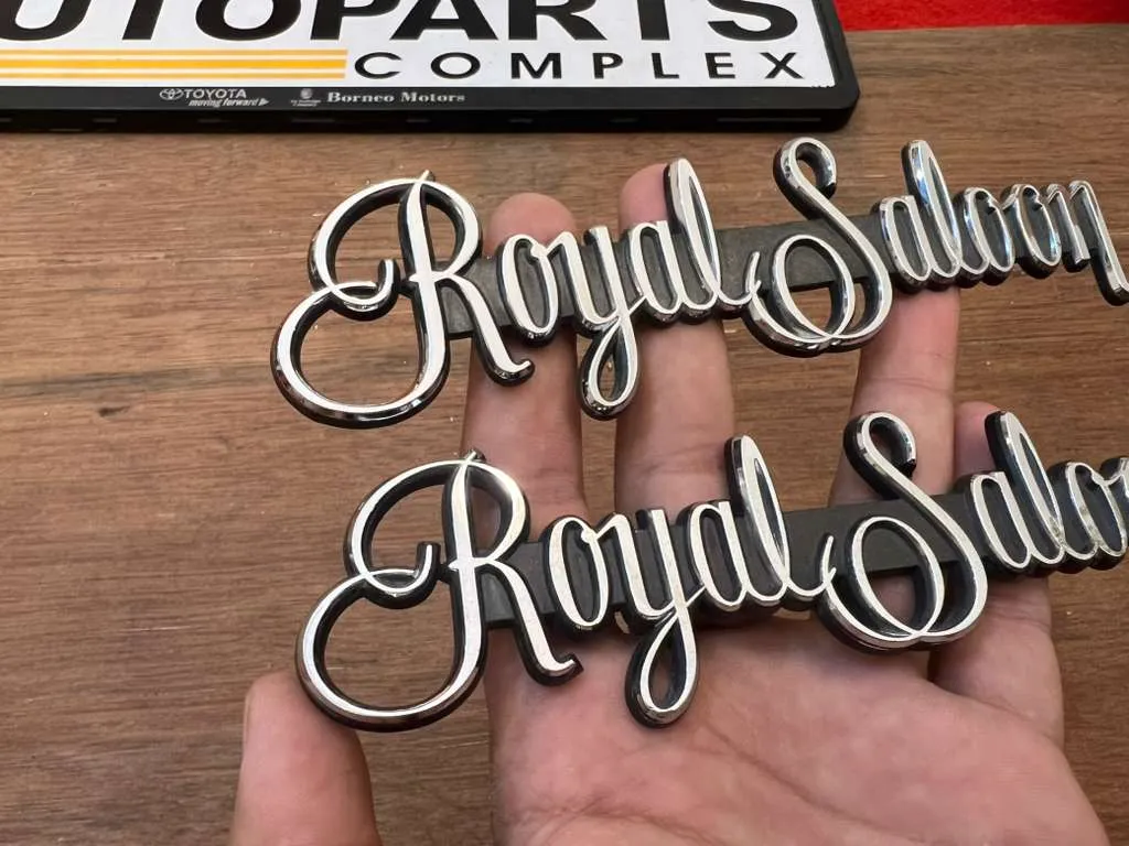 Toyota Crown 1983 - 1987 Royal Saloon emblem badge3