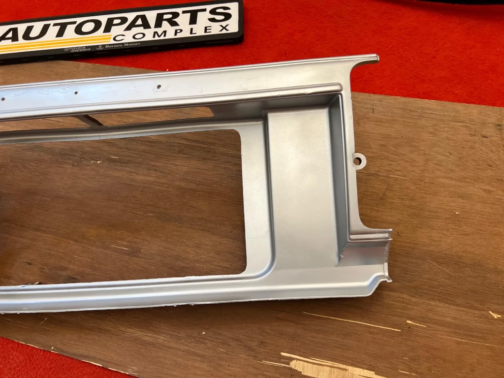 Toyota Crown MS80 Ms85 rear center garnish 5