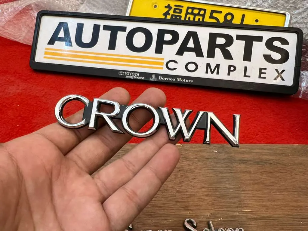 Toyota Crown ms120 gs120 1983 - 1987 badge 1