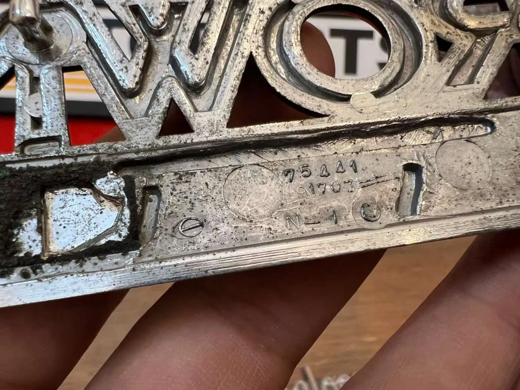 Toyota Crown ms120 gs120 1983 - 1987 wagon badge5