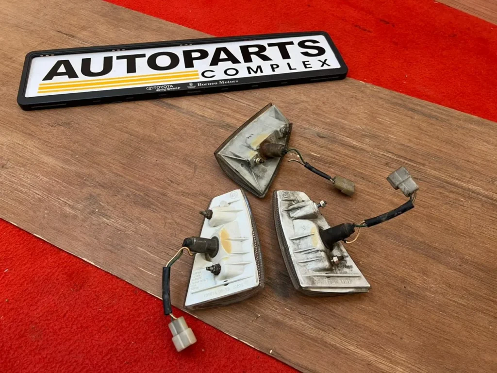 Toyota corona RT130 RT132 XT130 TT130 Parking lamps 6