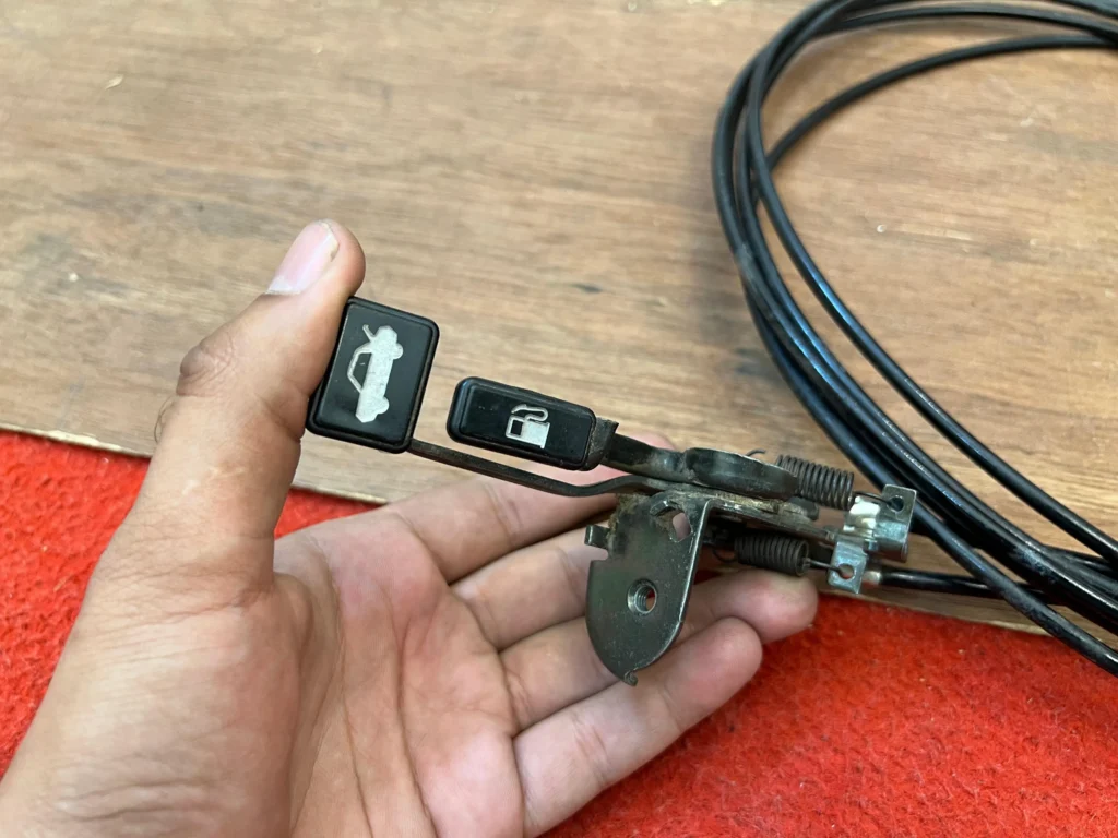 fuel door opener kit for RHD Corolla Ke70 Ae70 sedan2
