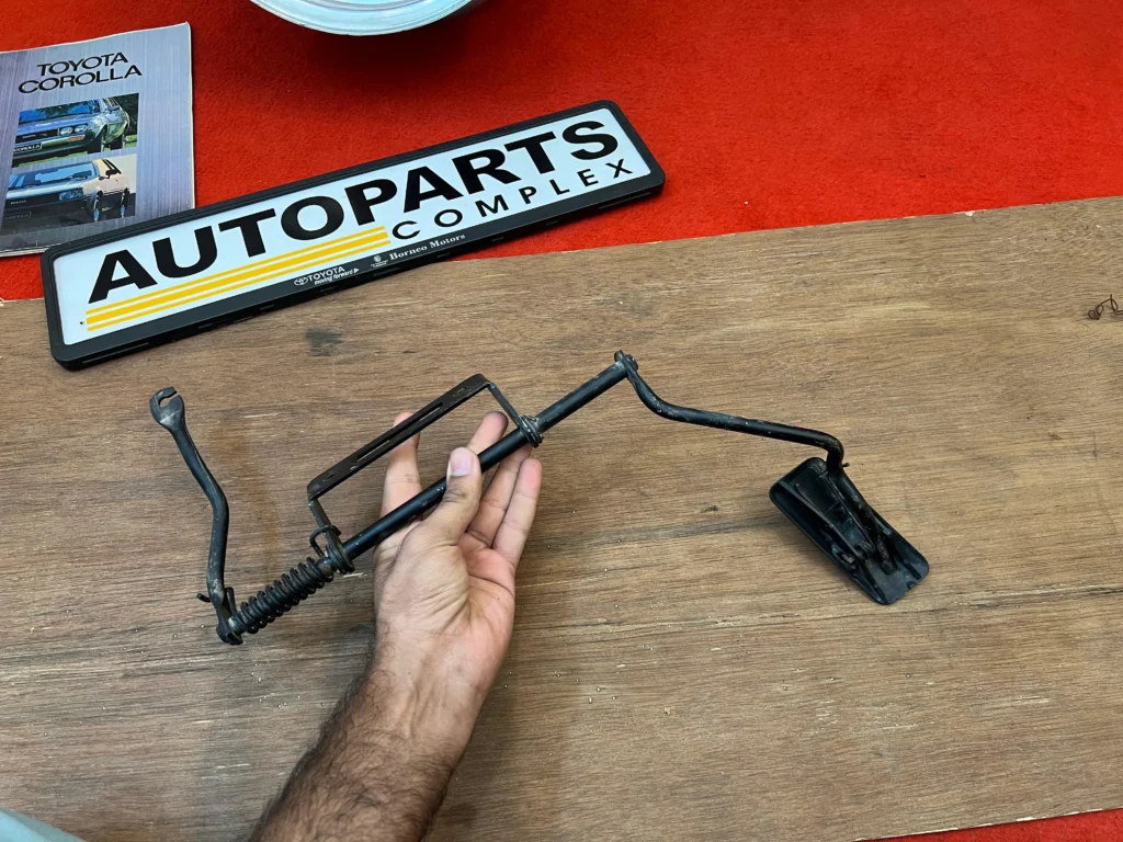 Corolla 1976 1977 1978 1979 LHD accelerator pedal Assembly4