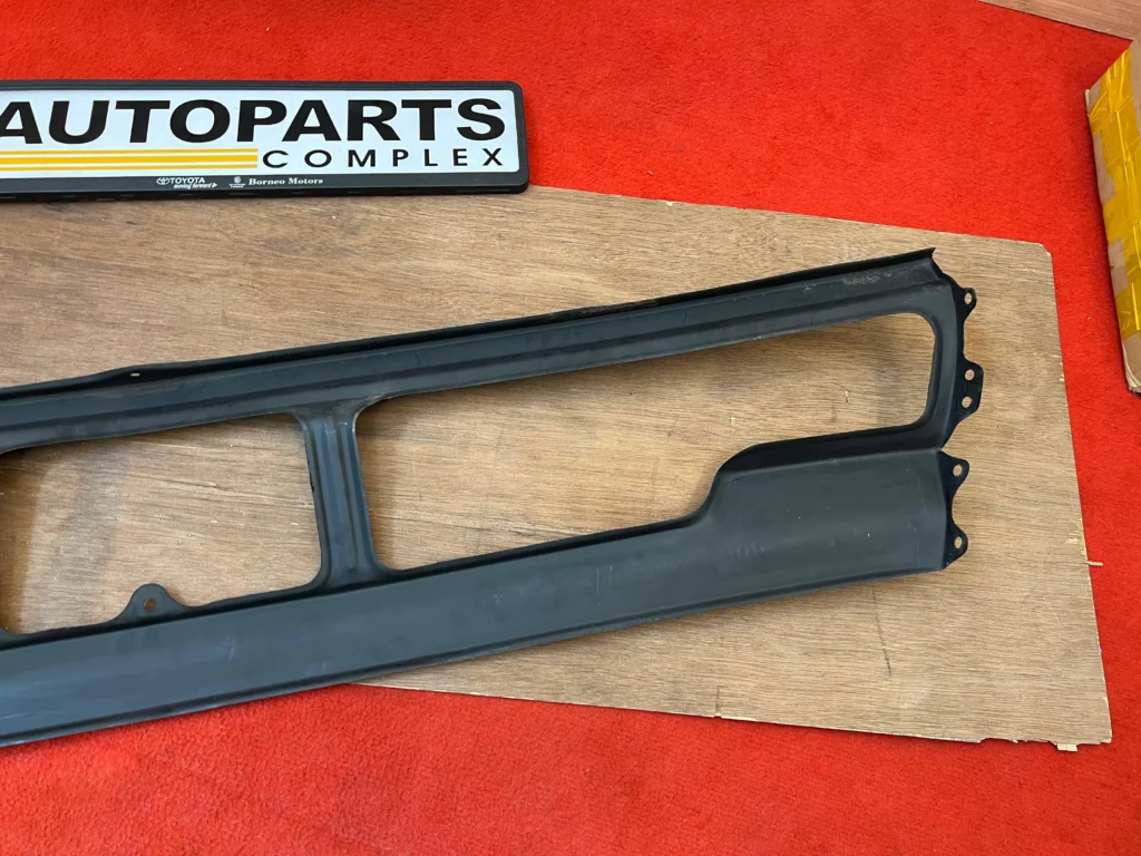 Corolla 1981 Ke70 Te72 front apron valance 3