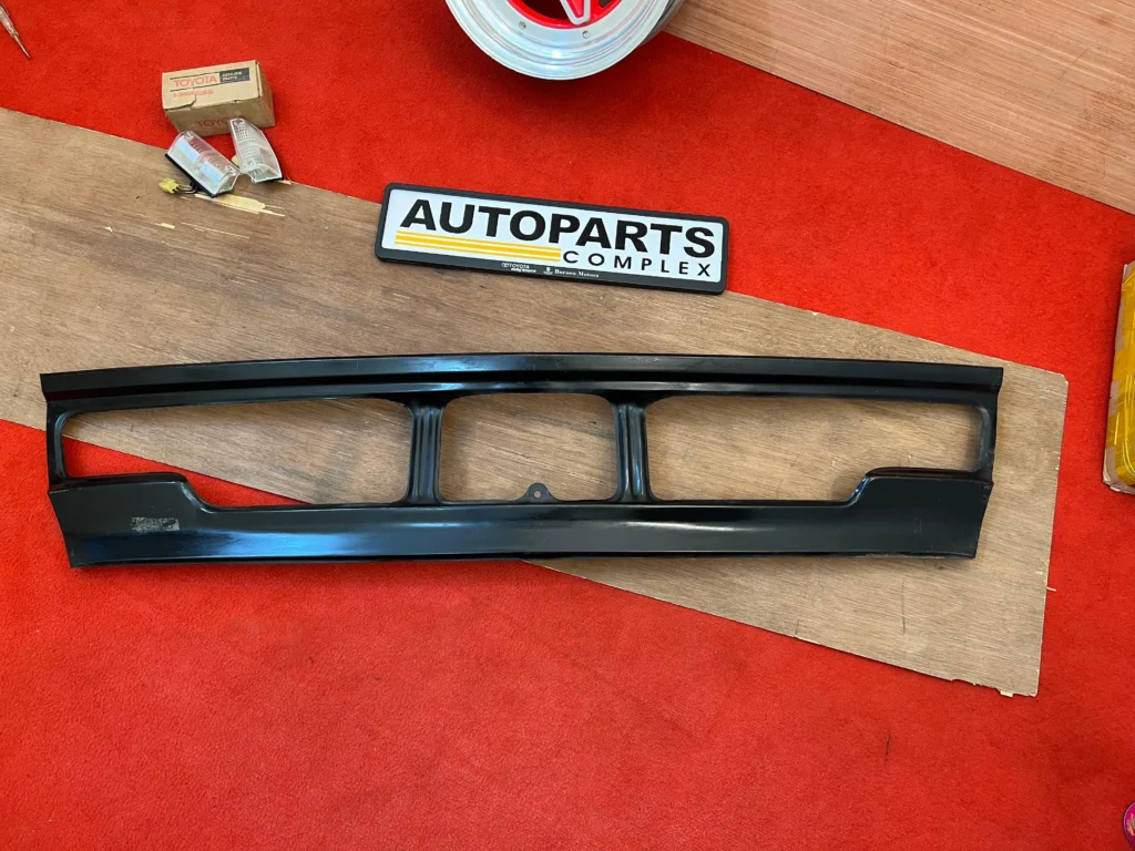 Corolla 1981 Ke70 Te72 front apron valance 4