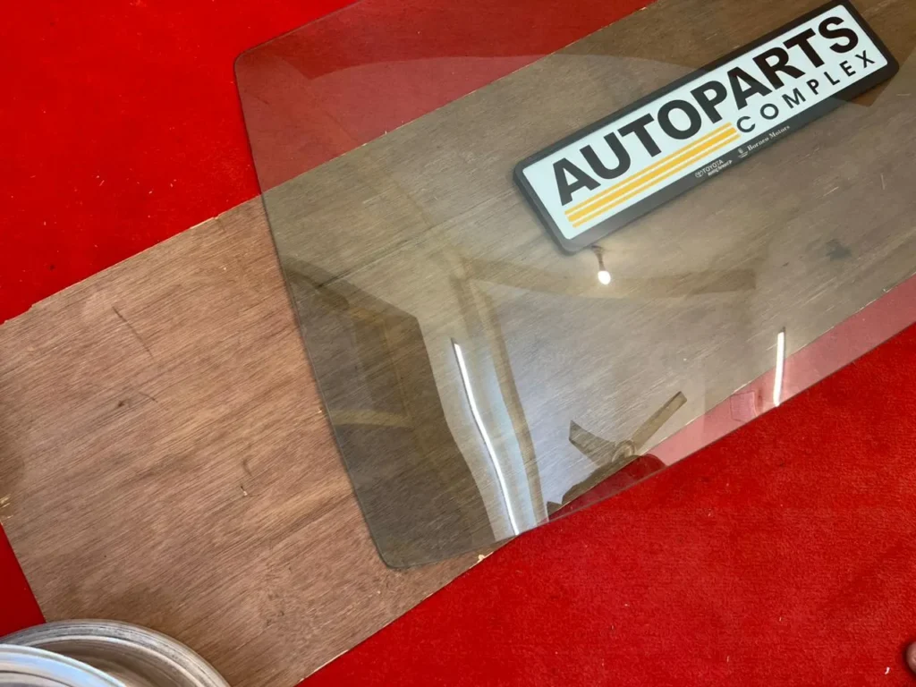 Corolla Ke70 front windshield 1