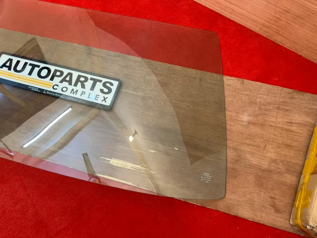 Corolla Ke70 front windshield 3