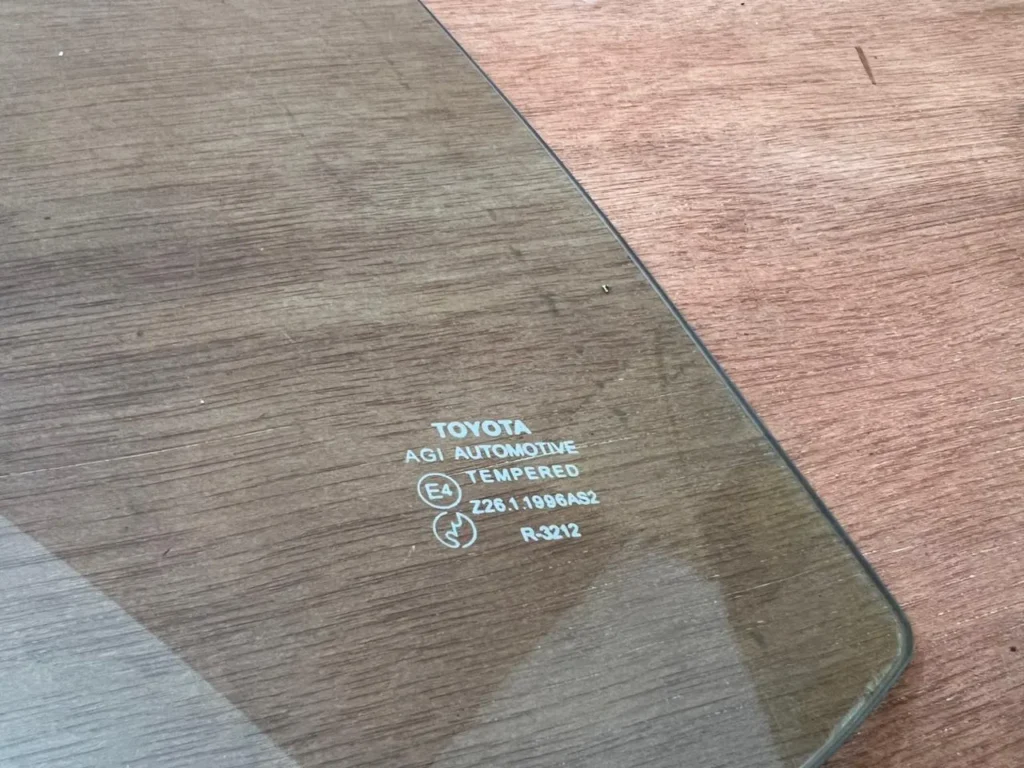 Corolla Ke70 front windshield 4