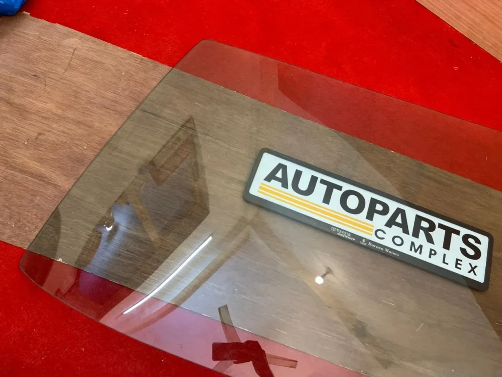 Corolla Ke70 front windshield 5