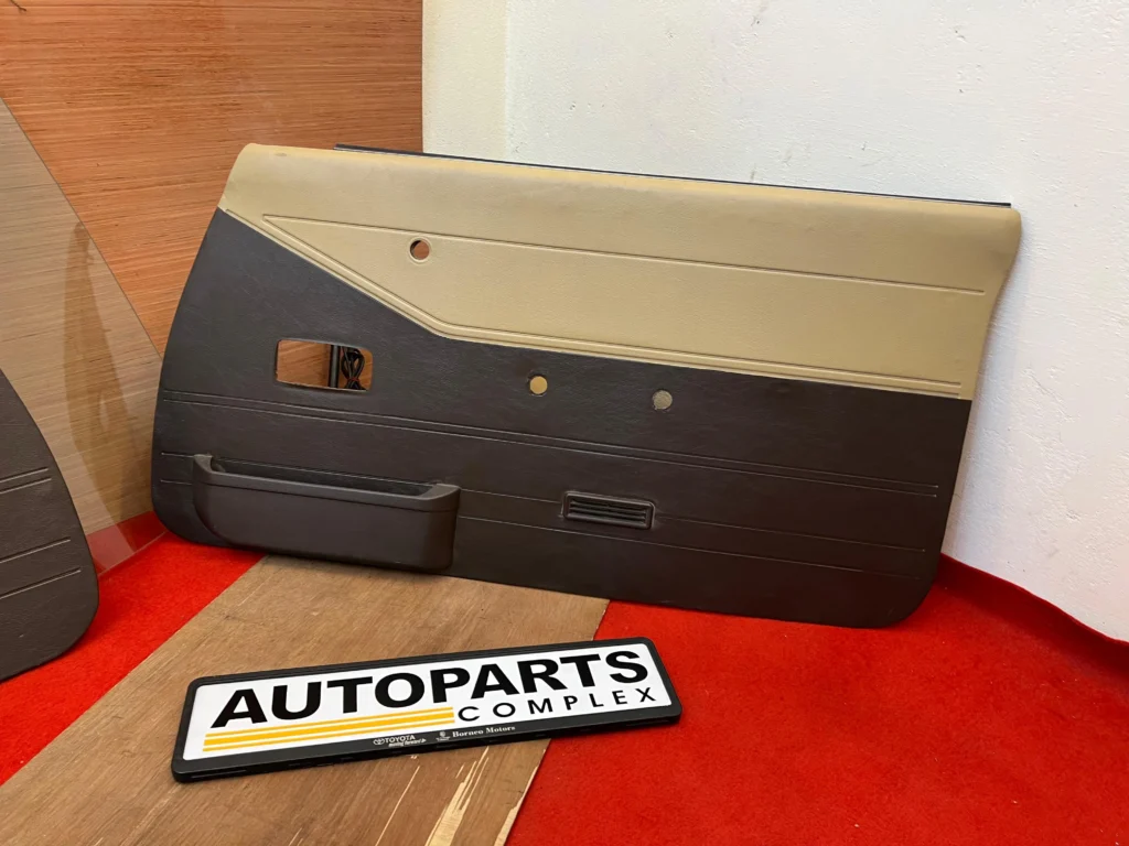 Corolla Te72 2-Door OEM door cards L+R (4)