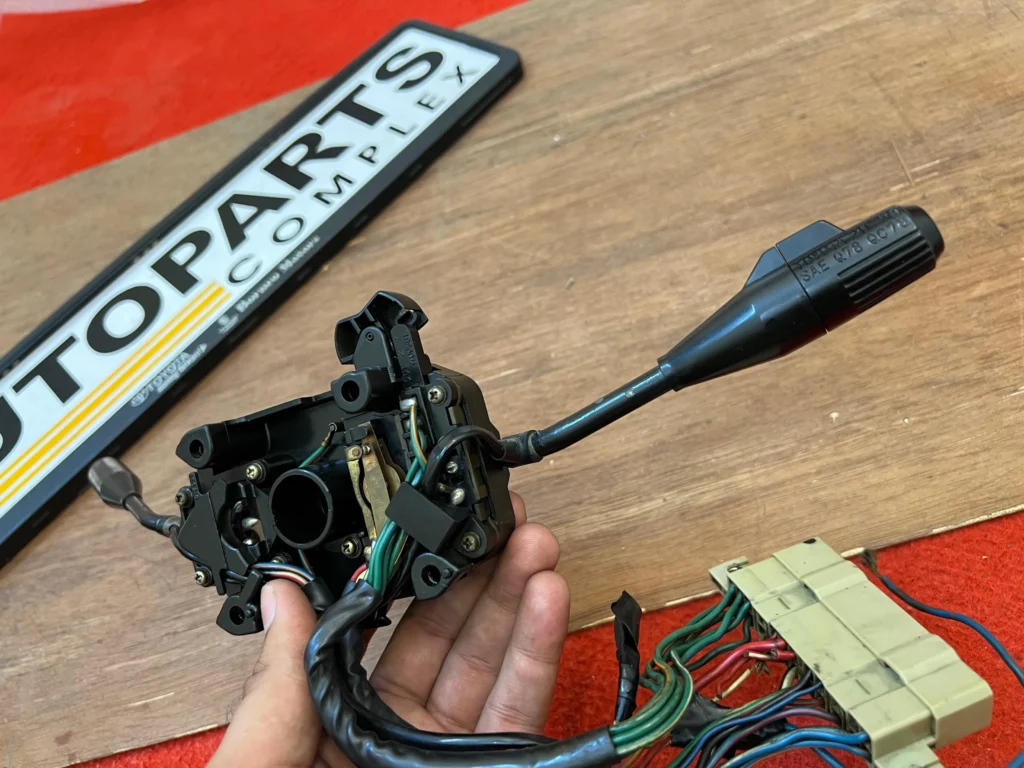 Corolla Te72 Ke70 1980 - 1983 LHD combination switch2