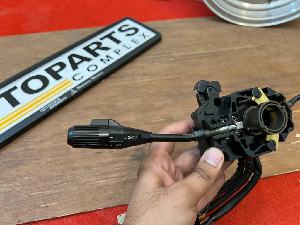 Corolla Te72 Ke70 1980 - 1983 LHD combination switch4