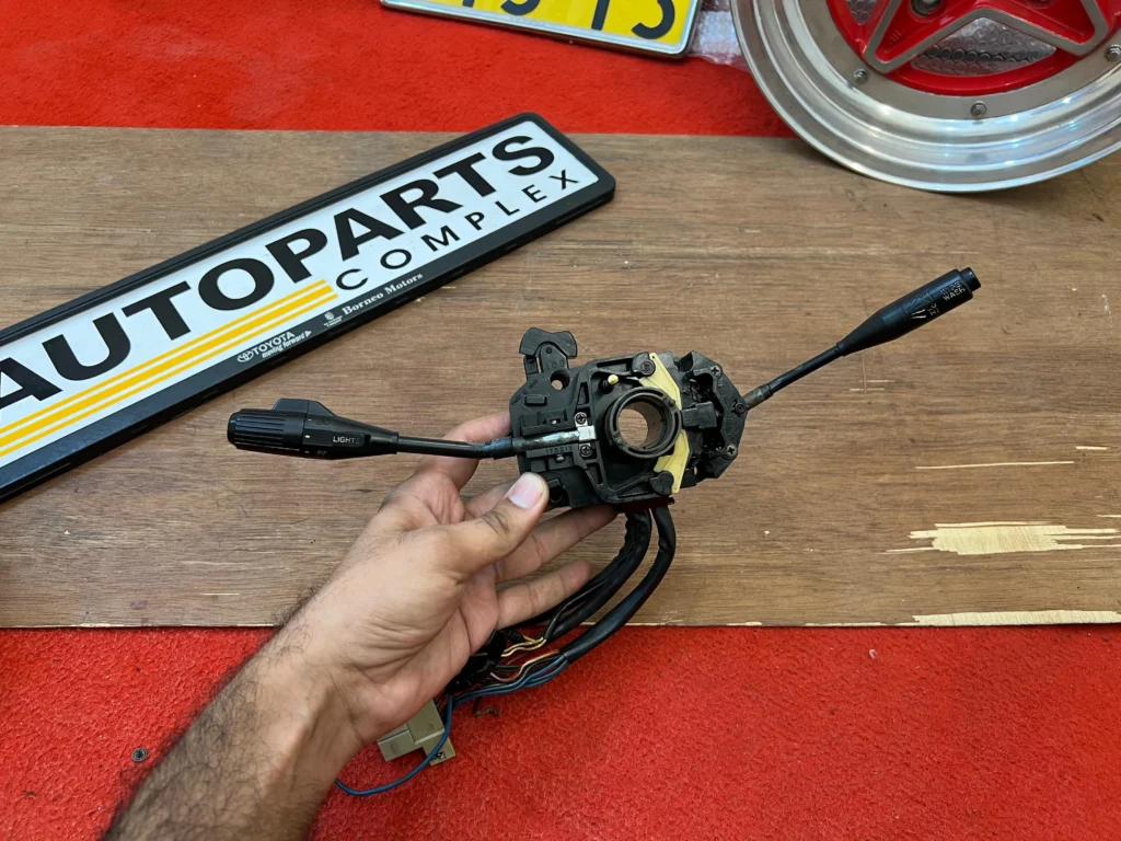 Corolla Te72 Ke70 1980 - 1983 LHD combination switch7