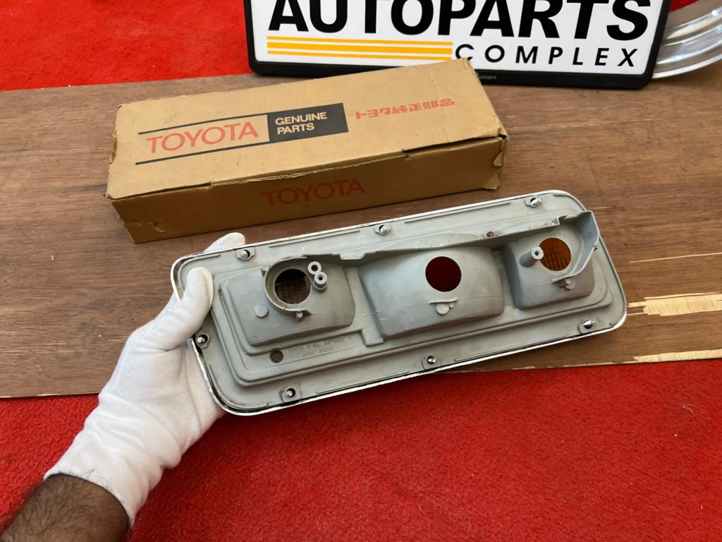 Corolla ke30 te31 NOS OEM tail light left side (2)