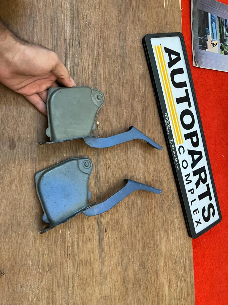Corolla ke70 Te72 bonnet hinges pair 2