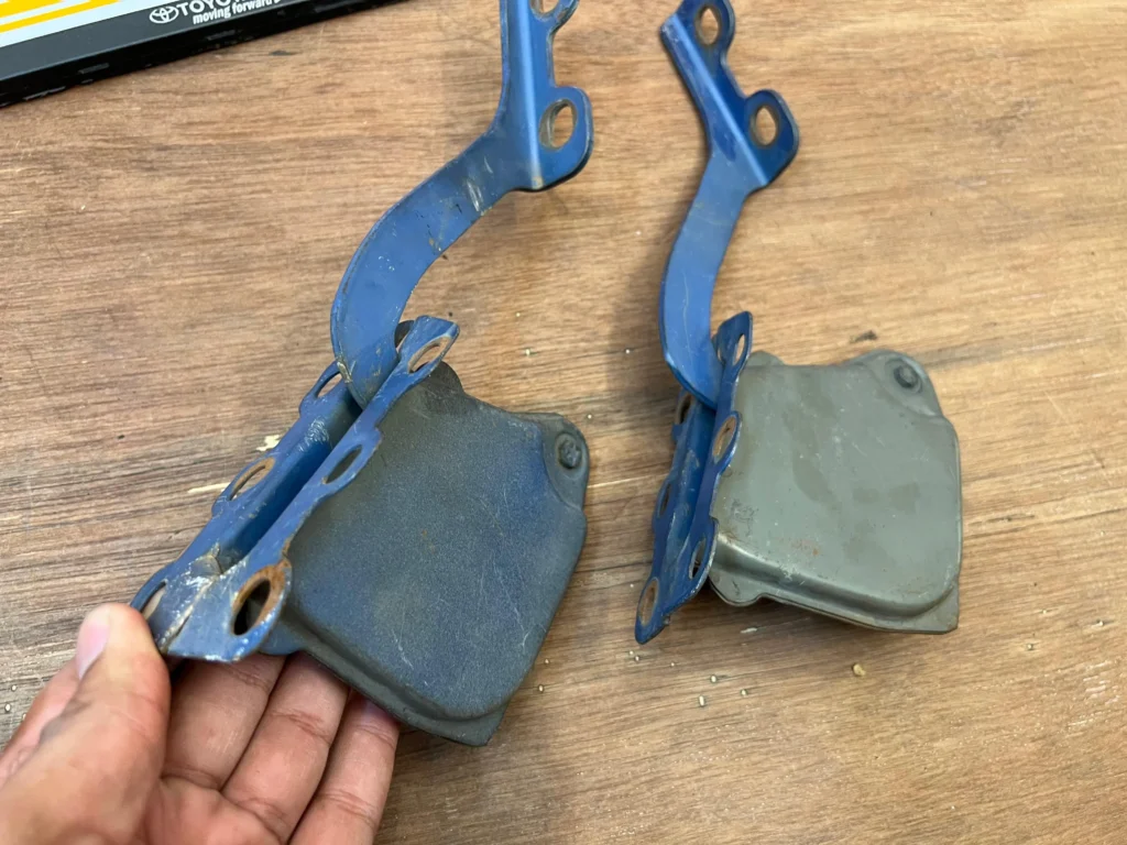Corolla ke70 Te72 bonnet hinges pair 5