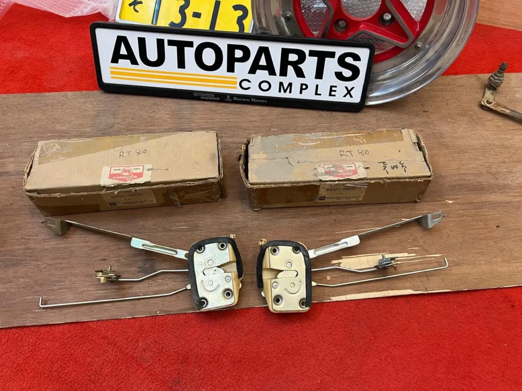 Corona 1971 - 1973 RT80 Rear doors lock assembly3