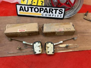 Corona 1971 - 1973 RT80 Rear doors lock assembly3