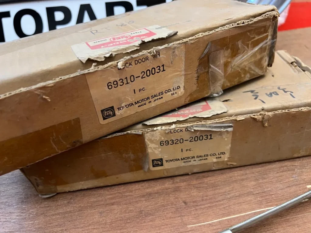 Corona 1971 - 1973 RT80 Rear doors lock assembly6