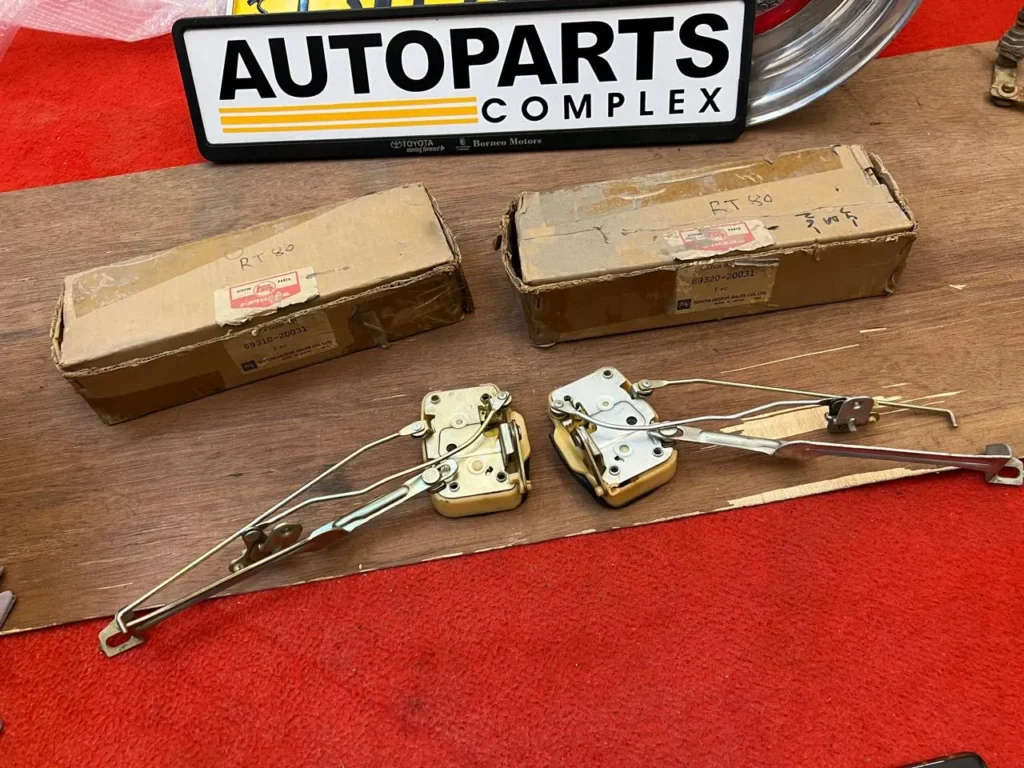 Corona 1971 - 1973 RT80 Rear doors lock assembly7