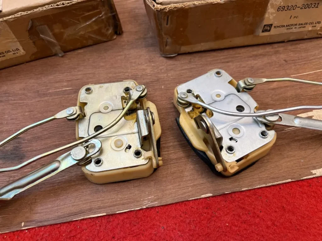 Corona 1971 - 1973 RT80 Rear doors lock assembly8