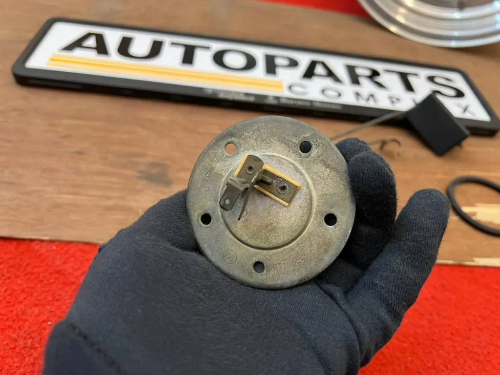 Corona 1976 - 1979 rt100 rt104 fuel sender unit (2)