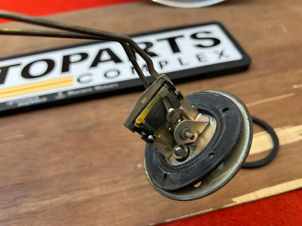 Corona 1976 - 1979 rt100 rt104 fuel sender unit (3)