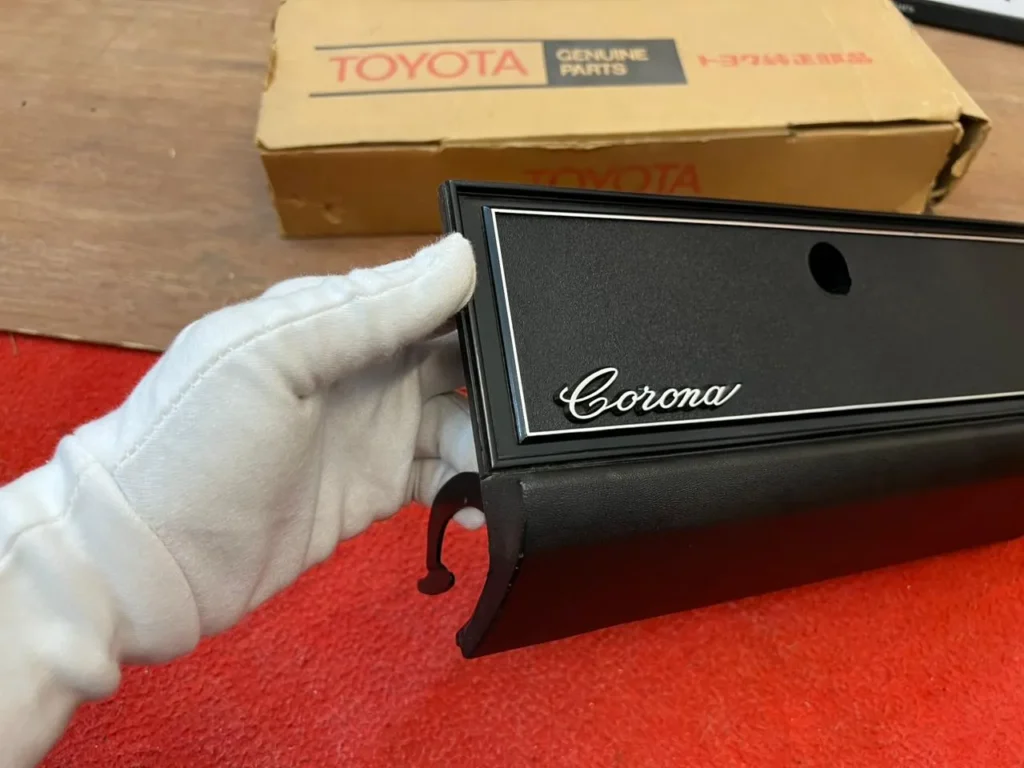 Corona Rt80 RT81 RT83 1970 1971 Glove compartment Door NOS OEM 2
