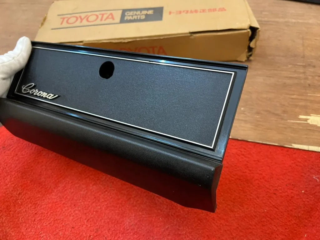 Corona Rt80 RT81 RT83 1970 1971 Glove compartment Door NOS OEM 3